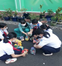 Liên đội THCS Phú an tham gia hội thi trang trí heo đất với chủ đề "Nét cọ ngày xuân"