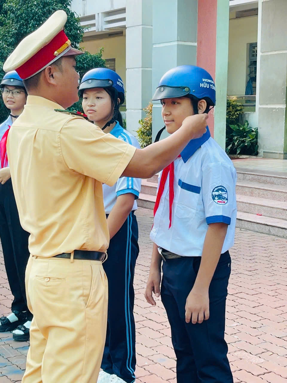 Tuyên truyền pháp luật về Trật tự an toàn giao thông cho học sinh Trường THCS Phú An