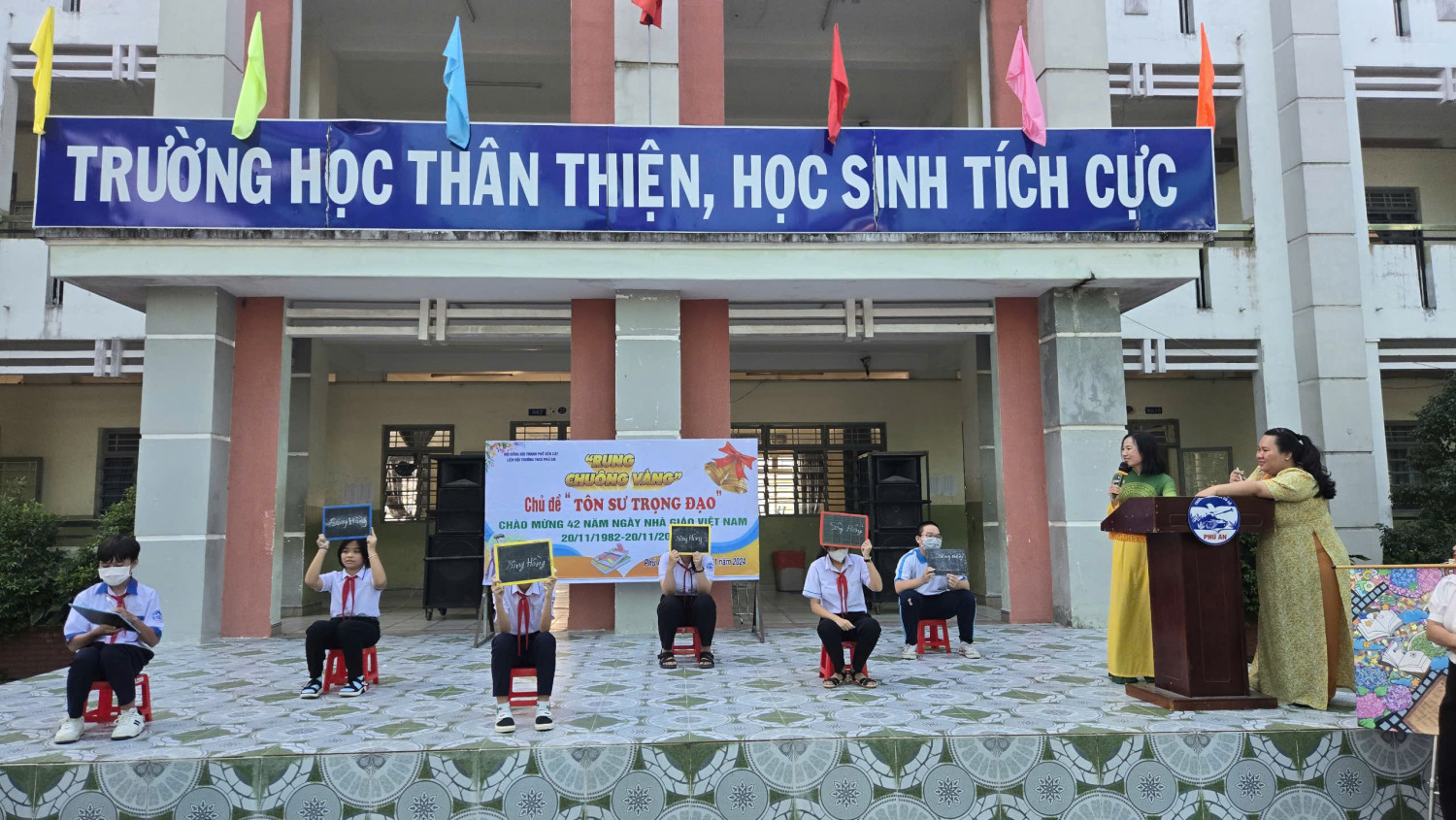 Liên đội THCS Phú An với những hoạt động chào mừng kỉ niệm 42 năm ngày Nhà giáo Việt Nam (20/11/1982-20/11/2024) .